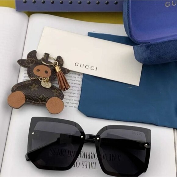 Gucci Large Frame Fashion Sunglasses main image 4